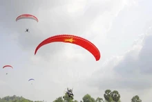 La competencia busca identificar a pilotos talentosos para integrar el Equipo de Parapente de Ciudad Ho Chi Minh. (Foto: VNA)