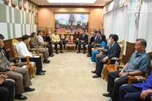 En el encuentro entre el embajador vietnamita en Tailandia y las autoridades de la provincia tailandesa de Sa Kaeo. 