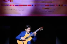 El compositor Dang Ngoc Long en el Concurso Internacional de Guitarra de Berlín 2022. (Fotografía: VNA)