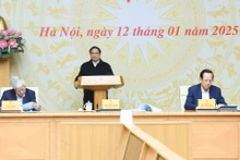 [Foto] Premier vietnamita preside reunión sobre eliminación de viviendas temporales y en ruinas
