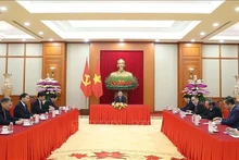 El secretario general del Partido Comunista de Vietnam (PCV), To Lam, sosteiene conversaciones telefónicas entre el secretario general del Partido Comunista y presidente de China, Xi Jinping. (Foto: VNA)