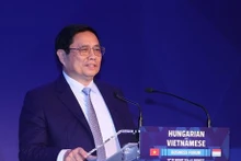 El primer ministro de Vietnam, Pham Minh Chinh, habla en el foro. (Foto: VNA)