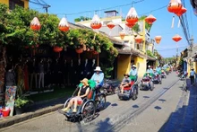 Turistas en Hoi An. (Foto: VNA)