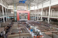 Un mercado de Lao Cai se prepara para la exhibición de productos chinos, prevista para febrero. (Foto: baolaocai.vn)