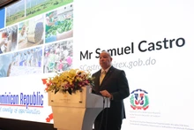 El ministro consejero de la Embajada de la República Dominicana en Vietnam, Samuel J. Castro Martínez, habla en el evento. (Foto: Thanh Hang)