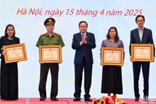 [Foto] Máximo legislador vietnamita asiste a reunión de evaluación sobre organización de Conferencia del Comité Ejecutivo de Asamblea Parlamentaria Francófona