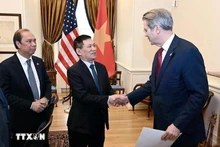 El viceprimer ministro vietnamita Ho Duc Phuoc se reúne con el secretario de Tesoro de Estados Unidos, Scott Bessent (Foto: VNA)