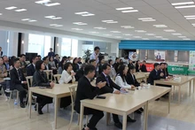 Representantes de empresas japonesas y vietnamitas intercambian experiencias y buscan oportunidades de cooperación en un taller realizado en Tokio. (Foto: VNA)