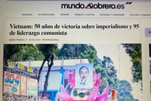 Mundo Obrero publica un artículo destacando los hitos históricos y los logros alcanzados por Vietnam tras 50 años de victoria sobre el imperialismo. (Foto: VNA)