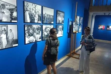 En la exposición fotográfica. (Foto: VNA)