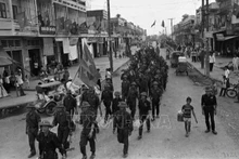 Las tropas liberan Ca Mau el 1 de mayo de 1975. (Foto: Hua Kiem/VNA)