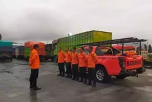 Miembros de la Agencia Nacional de Búsqueda y Rescate (Basarnas) en Ternate, en el norte de Molucas, participan en la misión de búsqueda. (Foto: Basarnas)