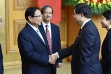[Foto] Premier vietnamita recibe al secretario del Comité del Partido Comunista de China en la Universidad de Tsinghua