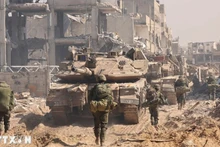 Soldados israelíes realizan operaciones militares en la ciudad de Khan Yunis, en la Franja de Gaza. (Foto: Agencia de Noticias Xinhua/VNA)