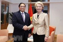 El primer ministro de Vietnam, Pham Minh Chinh, y la presidenta de la Comisión Europea, Ursula von der Leyen. (Fotografía: VNA)