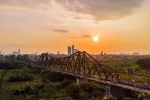 El puente Long Bien fue construido por los franceses a principios del siglo XX durante la primera explotación colonial (1897-1914). (Fotografía: VNA) 