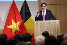 El primer ministro vietnamita, Pham Minh Chinh, interviene en el Foro Empresarial Vietnam – Bélgica. (Fotografía: VNA)