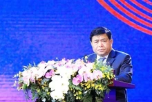 El ministro de Planificación e Inversión, Nguyen Chi Dung, habla en el evento. (Fotografía: VNA)