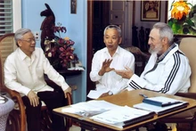 El secretario general del Partido Comunista de Vietnam, Nguyen Phu Trong, visita al compañero Fidel Castro, líder de la Revolución el pueblo de Cuba, en 2012. (Fotografía: VNA)