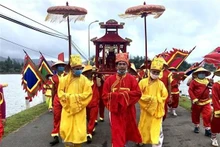 Una de las actividades en el festival Nghinh Ong (bienvenida a la Ballena-rey de los peces). (Fotografía: VNA)