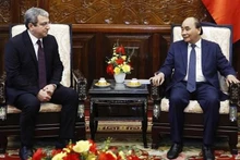 El presidente vietnamita, Nguyen Xuan Phuc, recibió al embajador de Azerbaiyán, Shovgi Kamal Oglu Mehdizade. (Fotografía: VNA)