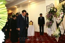 Las autoridades de Ciudad Ho Chi Minh rinden homenaje al exlíder chino Jiang Zemin. (Fotografía: VNA)
