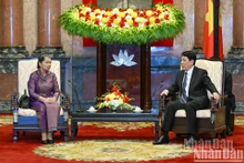 El presidente de Vietnam, Luong Cuong, recibe a Men Sam An, vicepresidenta del Partido Popular de Camboya (Foto: Nhan Dan)