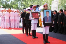 [Foto] Ceremonia de entierro del expresidente Tran Duc Luong en su tierra natal