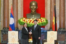 [Foto] Jefe de Estado de Vietnam recibe a vicepresidenta de Laos