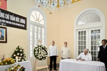 Máximo dirigente partidista de Cuba rinde homenaje al expresidente Tran Duc Luong