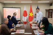El presidente de la Asociación Vietnamita en Saitama, Pham Dinh Thuong, habla en el evento (Foto: VNA)