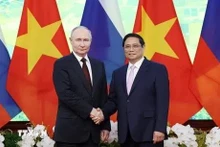 El primer ministro vietnamita, Pham Minh Chinh, y el presidente de Rusia, Vladimir Putin. (Foto: VNA)