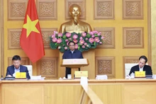 El primer ministro Pham Minh Chinh preside la reunión. (Foto: VGP)