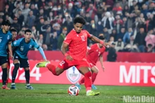 Nguyen Xuan Son realiza exitosamente el penalti para el equipo vietnamita (Foto: Nhan Dan)