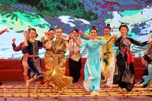 En el programa "Noche de gala Vietnam-Tailandia: 45 años de amistad", organizado con motivo del 45 aniversario de los nexos diplomáticos bilaterales. (Foto: toquoc.vn)