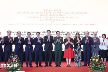[Foto] Presidente asiste al 80 aniversario de fundación de Ejército Popular de Vietnam en Chile