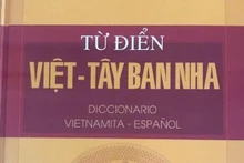 El diccionario vietnamita - español del periodista Vu Van Au (Fotografía: Pham Dinh Loi)