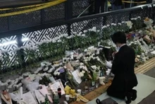 Rinden homenaje a víctimas en la tragedia (Fotografía: The New York Times/VNA)