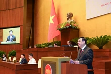 [Foto] Ministro de Finanzas vietnamita comparece ante Asamblea Nacional