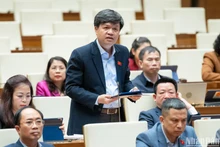 Un diputado interviene en la sesión.