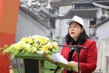 La miembro del Secretariado del Comité Central del Partido Comunista de Vietnam (PCV) y jefa de su Comisión de Movilización de Masas, Bui Thi Minh Hoai habla en el evento. (Fotografía: kinhtedothi.vn)