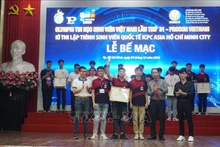 El comité organizador entregó premios a los ganadores (Fotografía: VNA)