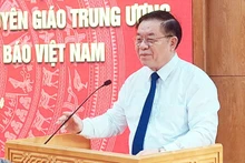 El miembro del Buró Político, secretario del Comité Central del Partido Comunista de Vietnam y jefe de su Comisión de Comunicación y Educación, Nguyen Trong Nghia, habla en el evento. 