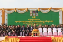 El general Samdech Tea Banh, viceprimer ministro y titular de Defensa de Camboya preside los actos. (Fotografia: Nhan Dan)