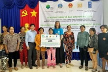 La entrega de casas a los residentes de la comuna de Khanh Lam (Foto: Vietnamnet)