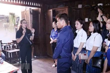 Estudiantes camboyanos y laosianos visitan sitios de vestigio en Vietnam. (Fotografía: VNA)