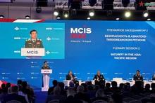 El ministro de Defensa de Vietnam, Phan Van Giang, interviene en la segunda sesión plenaria con el tema de “Seguridad en la región de Asia-Pacífico”.(Fotografía: qdnd.vn)