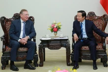 El viceprimer ministro vietnamita Tran Hong Ha recibe a Sergei Kudryashov, director general del grupo petrolero ruso Zarubezhneft. (Foto: VGP)
