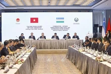 [Foto] Titular parlamentario vietnamita asiste al Diálogo Empresarial Uzbekistán-Vietnam