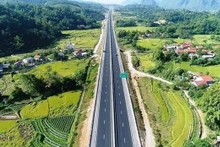 La modernización de la infraestructura del transporte impulsará el desarrollo en las provincias montañosas. (Fotografía: VNA)